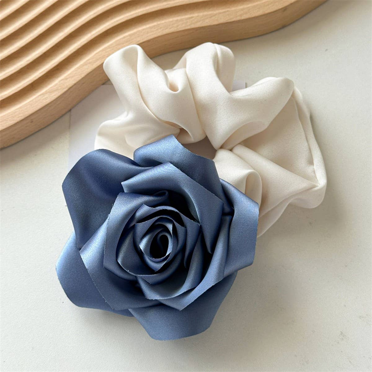 Sweet Large Rose Tie, photo 5 of 7