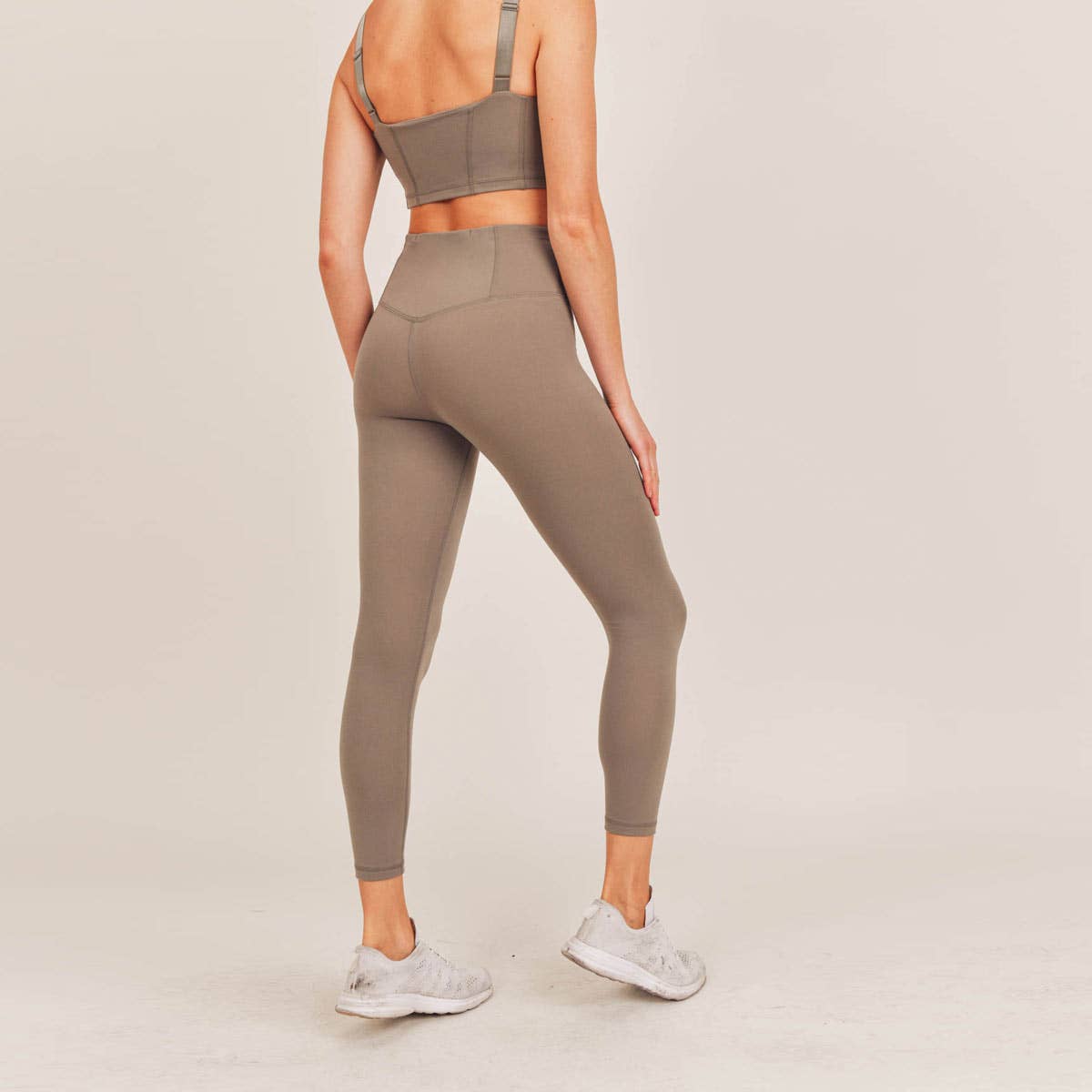 Essential Highwaist Leggings with Back Pocket, Khaki